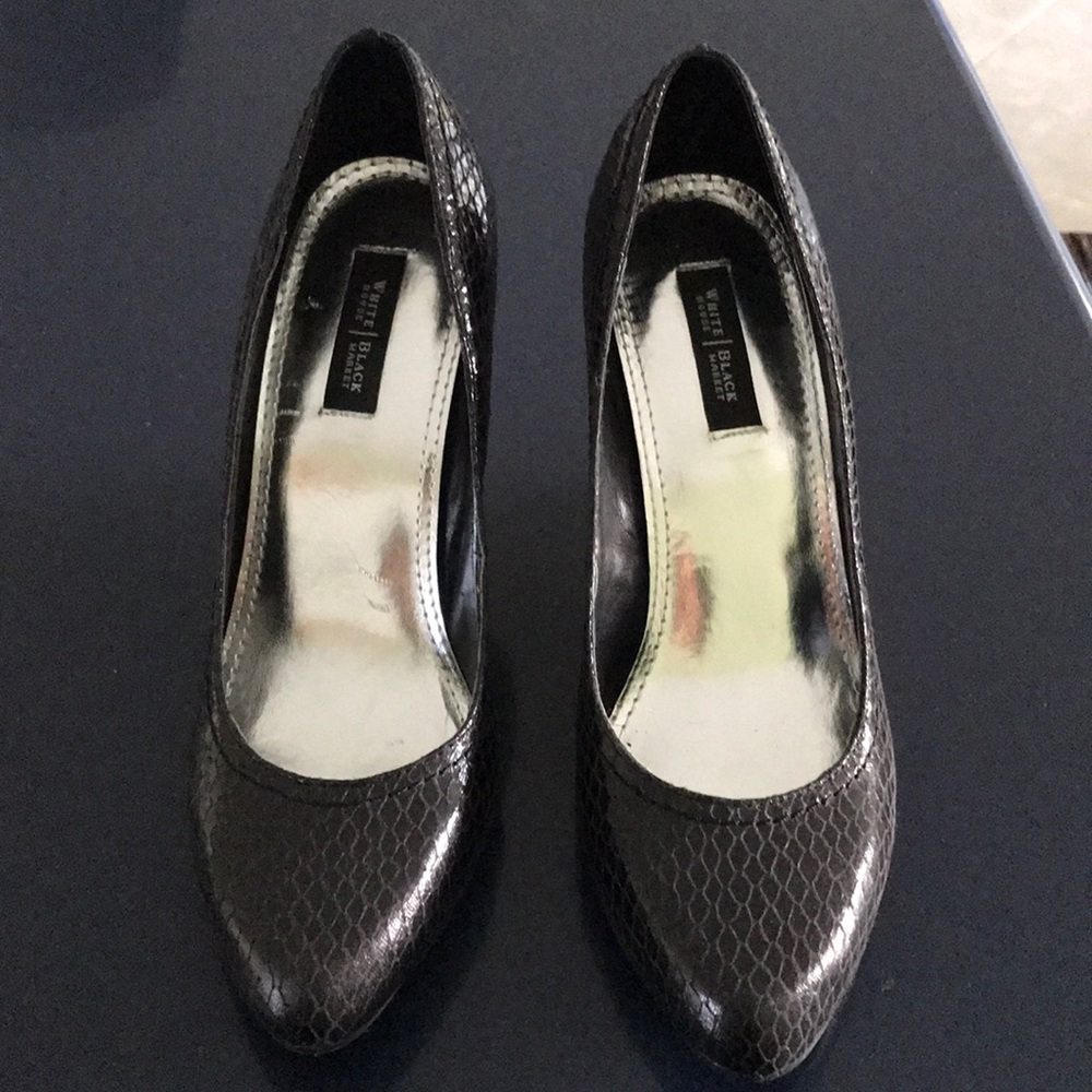 Women’s White House black market shoes 6.5